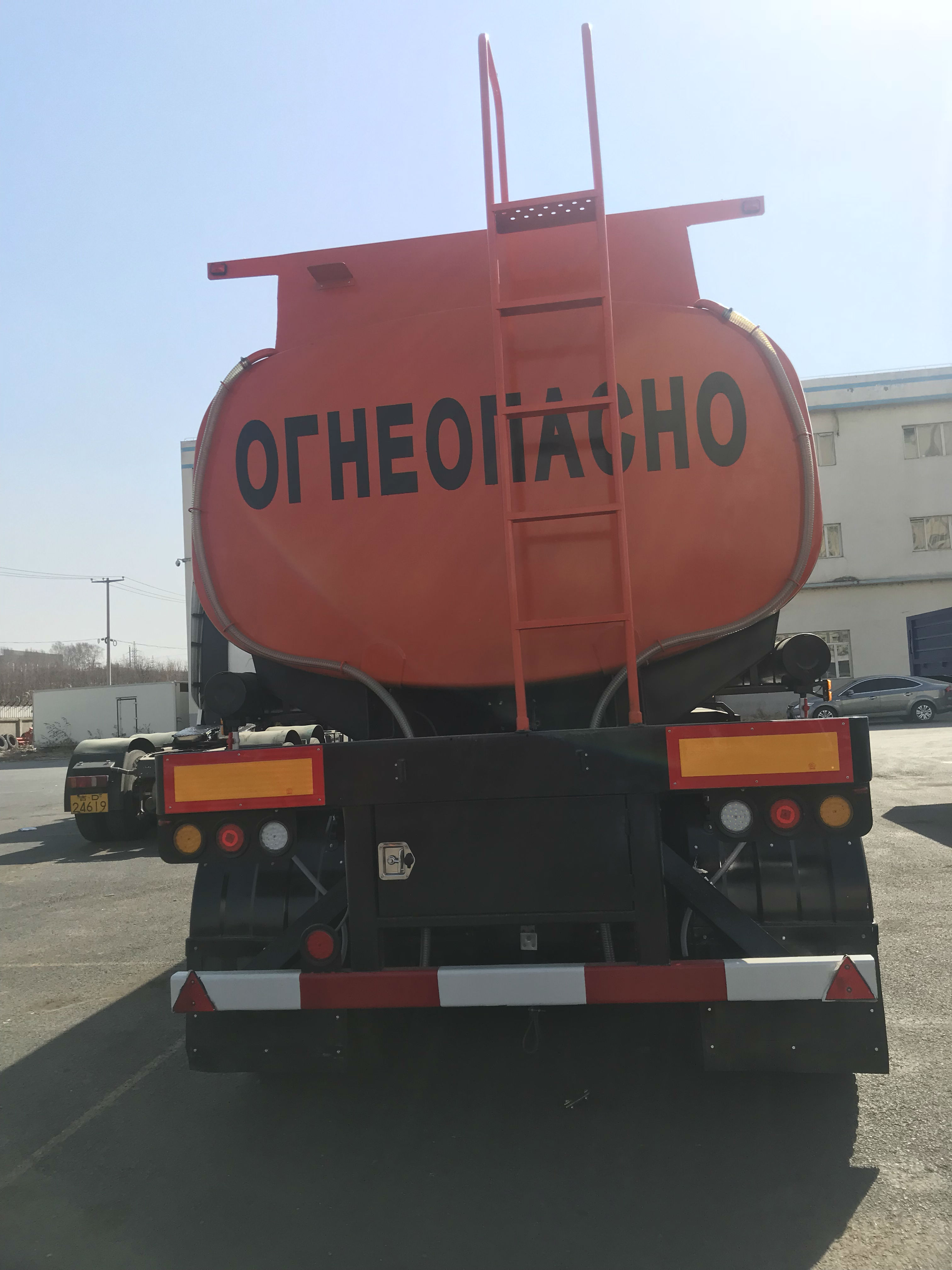 運(yùn)油半掛車 (1).jpg